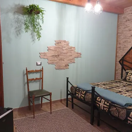 Stanza Del Viggiatore Pensión Santadi