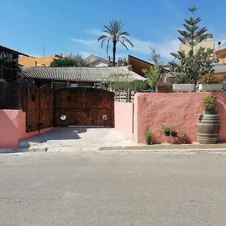 Stanza Del Viggiatore Pensión Santadi